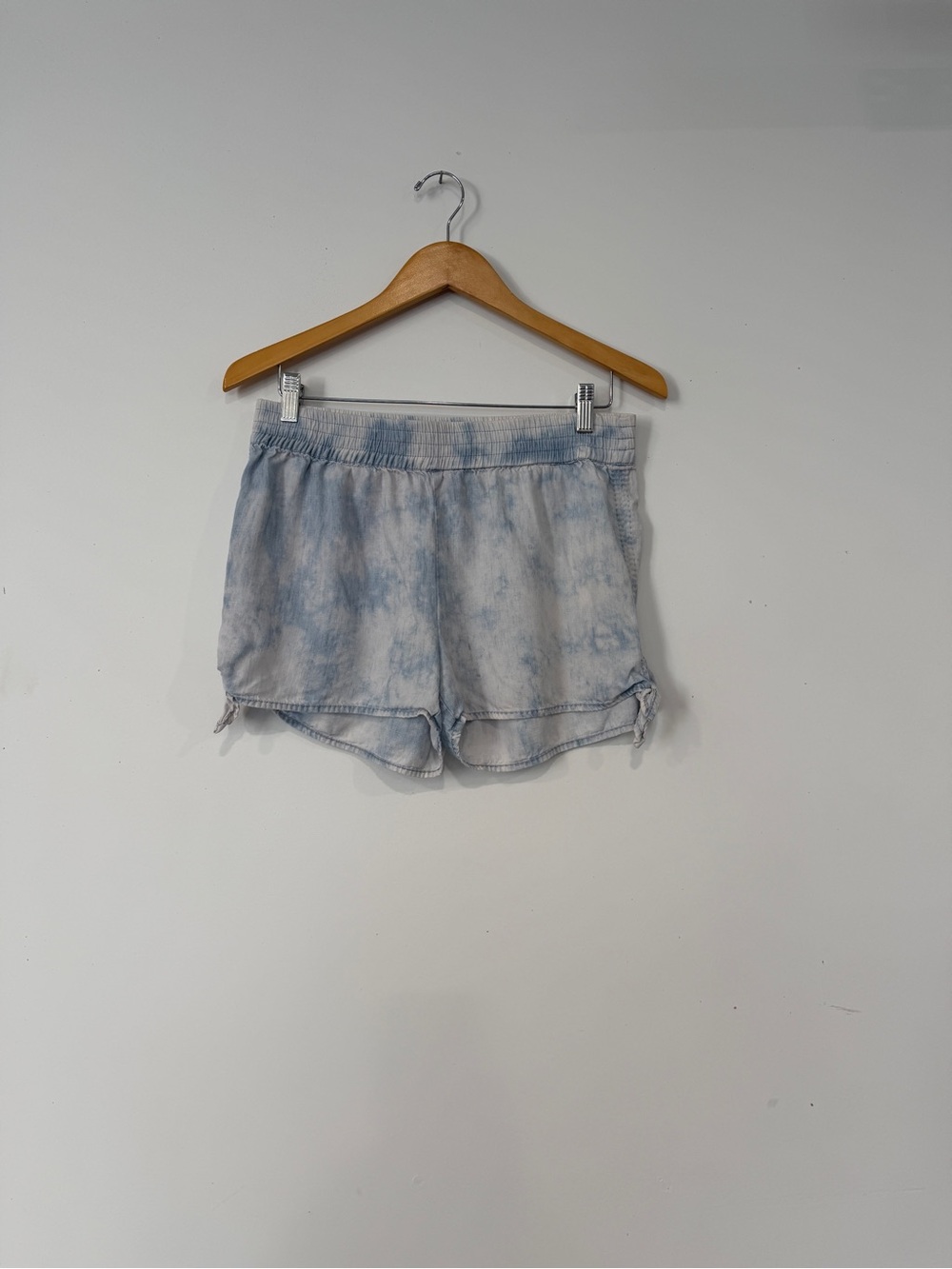 Michael Stars Linen Light Blue Tie-Dye Shorts